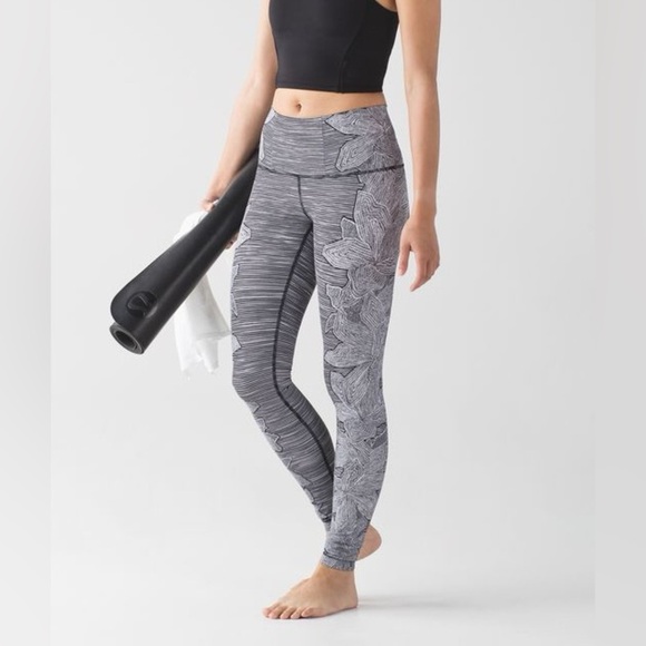 Lululemon Wunder Under Pant (Hi-Rise) Dottie Tribe White Black Size 4 - Picture 1 of 12